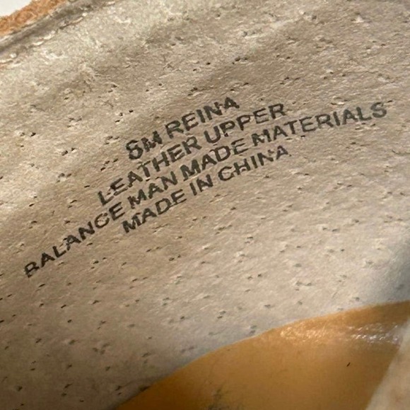 Dolce Vita Size 8 Slip On Leather Flats Neutral - Picture 9 of 10